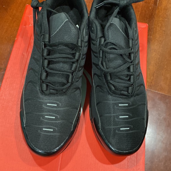 Mens sneakers NWOT. Size 11 Black - Picture 6 of 6